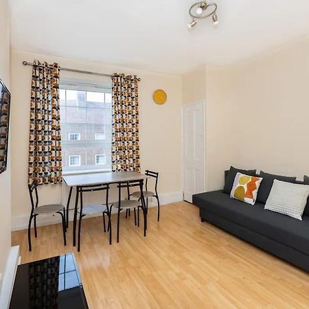 Appartement Tranquil 1Br In South Bank With Onsite Parking à Londres Extérieur photo