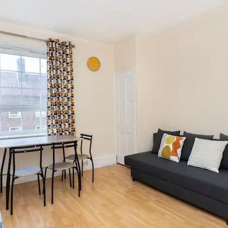 Appartement Tranquil 1Br In South Bank With Onsite Parking à Londres Extérieur photo