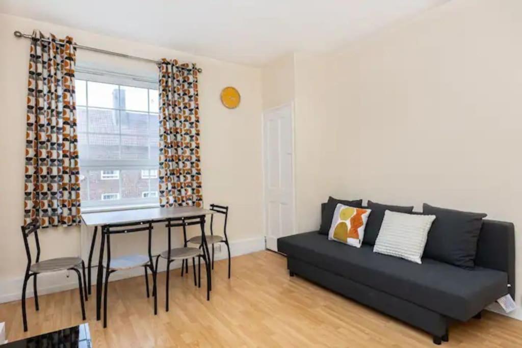 Appartement Tranquil 1Br In South Bank With Onsite Parking à Londres Extérieur photo