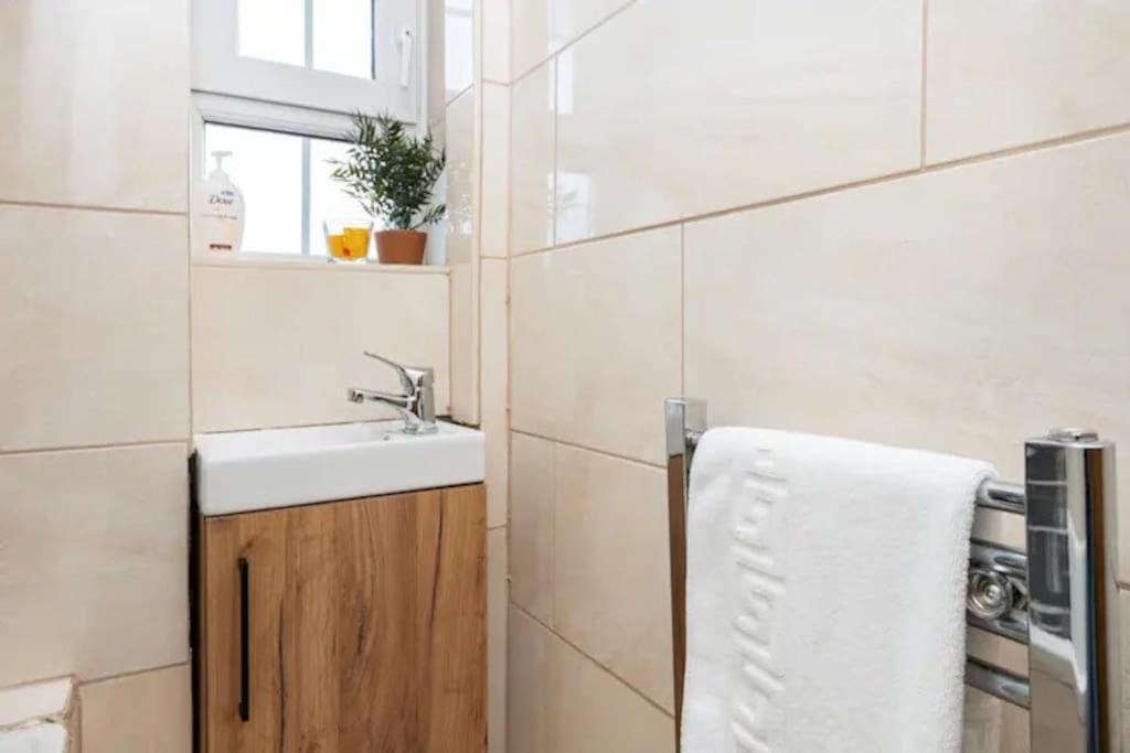 Appartement Tranquil 1Br In South Bank With Onsite Parking à Londres Extérieur photo