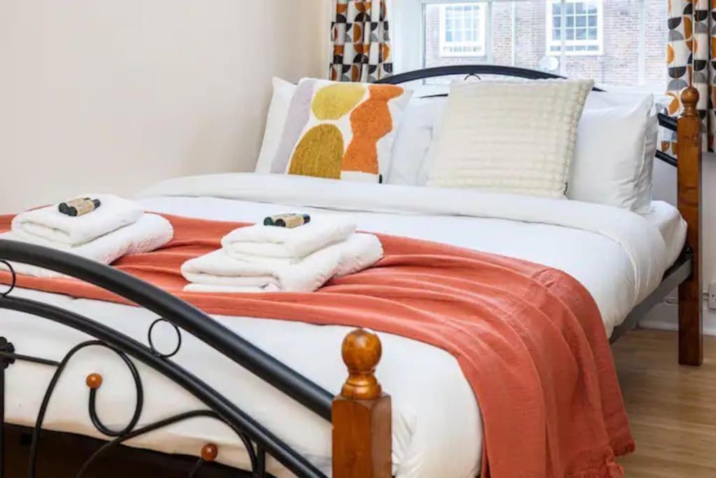 Appartement Tranquil 1Br In South Bank With Onsite Parking à Londres Extérieur photo