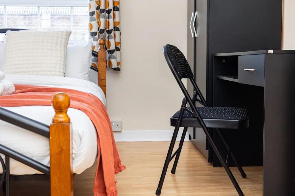 Appartement Tranquil 1Br In South Bank With Onsite Parking à Londres Extérieur photo