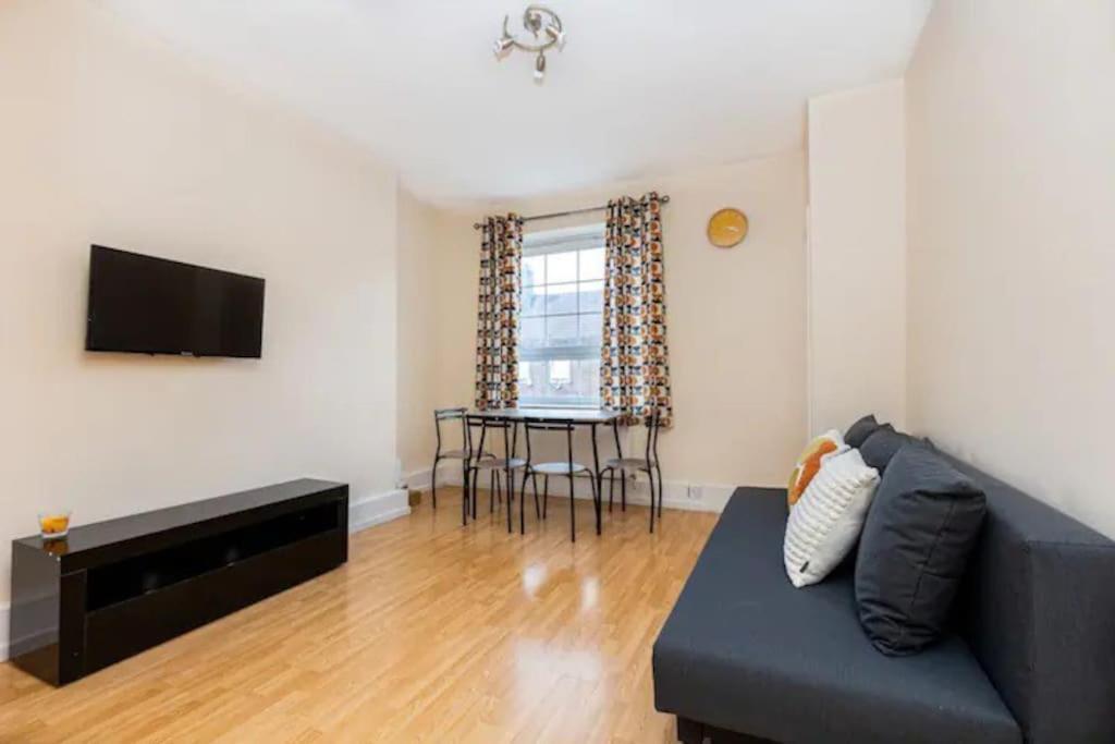 Appartement Tranquil 1Br In South Bank With Onsite Parking à Londres Extérieur photo