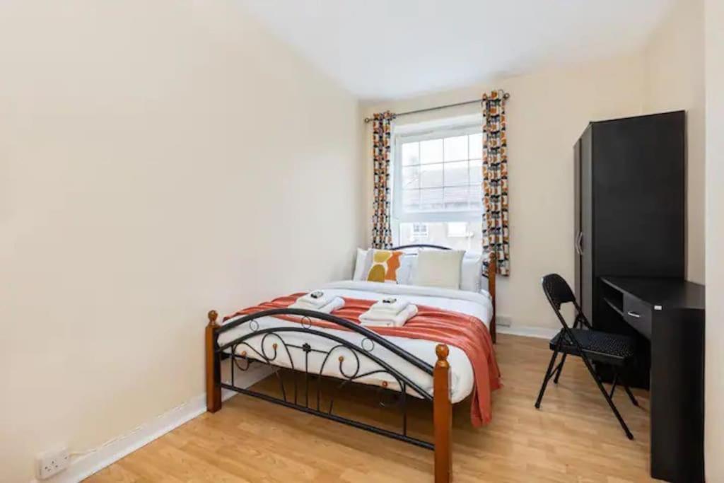 Appartement Tranquil 1Br In South Bank With Onsite Parking à Londres Extérieur photo