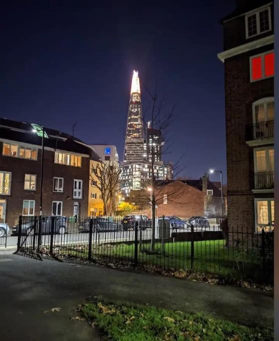 Appartement Tranquil 1Br In South Bank With Onsite Parking à Londres Extérieur photo
