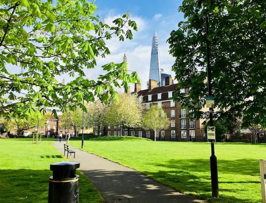 Appartement Tranquil 1Br In South Bank With Onsite Parking à Londres Extérieur photo