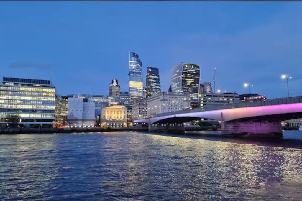 Appartement Tranquil 1Br In South Bank With Onsite Parking à Londres Extérieur photo